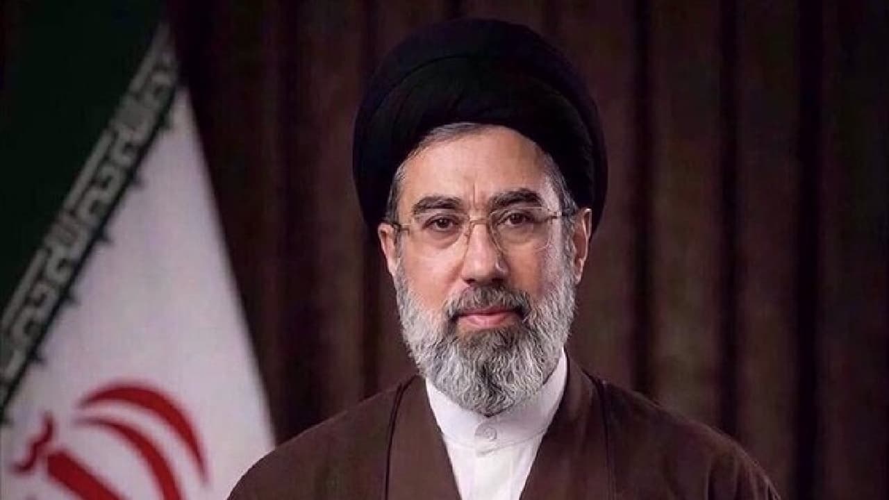 رهبر انقلاب: اِعمال مدیریت جدید تنگه هرمز، آسایش و پیشرفت را به نفع همه ملتهای منطقه رقم خواهد زد