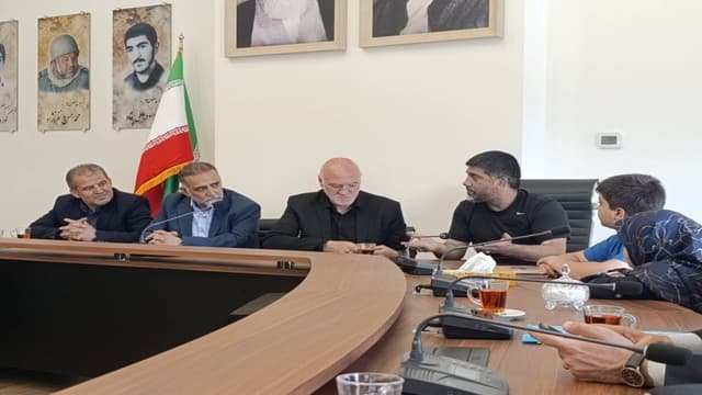 دیدار فرزندان شهید حبیبی با رئیس فدراسیون کشتی