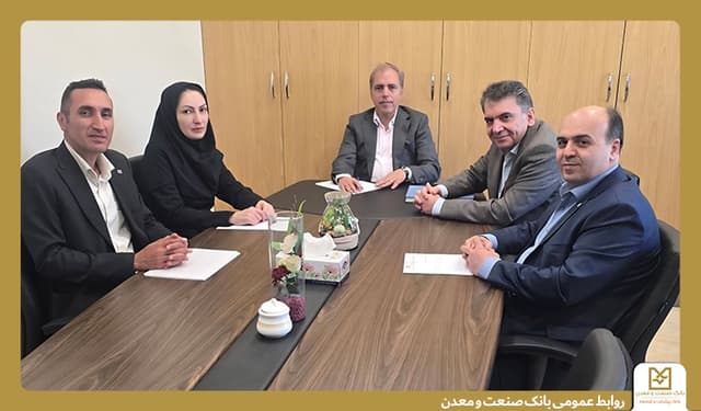 بازدید مدیران ارشد بانك صنعت و معدن از شعبه شهركرد؛ تأكید بر اهمیت نقش كاركنان در تحقق اهداف بانك
