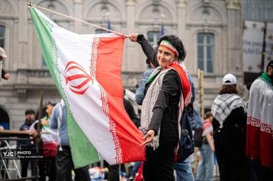 تجمع حمایت از ایران در مقابل سفارت آمریکا در پاریس