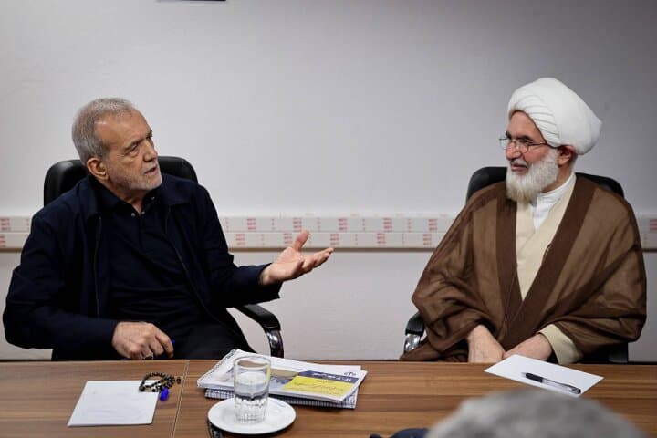 پزشکیان: دستاوردهای نیروهای مسلح در میدان نظامی با صرفه‌جویی در میدان اقتصادی تکمیل شود