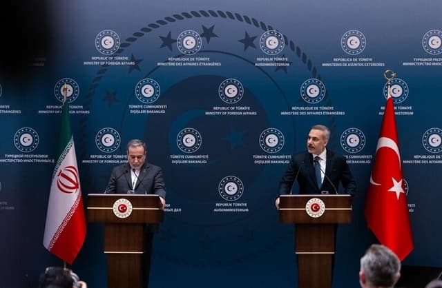 گفتوگوی تلفنی عراقچی و فیدان