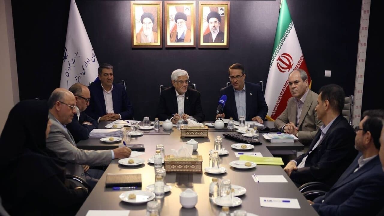 عارف: دولت به دنبال ایجاد آرامش شغلی برای نیرو‌های شرکتی است