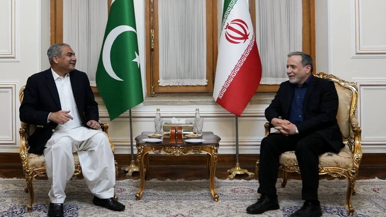 عراقچی با وزیر کشور پاکستان دیدار کرد