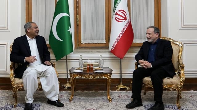 عراقچی با وزیر کشور پاکستان دیدار کرد
