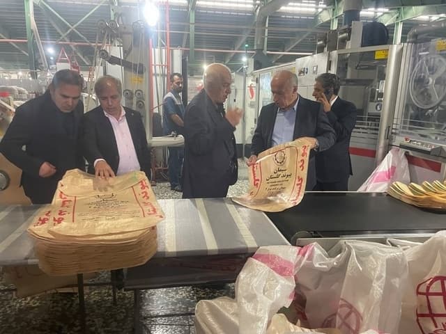 بازدید مدیران ارشد بانك صنعت و معدن از قطب‌های صنعتی گیلان / اتخاذ تدابیر اعتباری برای احیای اشتغال و رونق تولید در دوران بازسازی