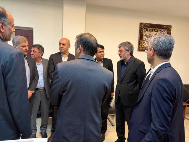دو شاخص اساسی موفقیت سازمان رضایت کارکنان و رضایت مشتریان است
