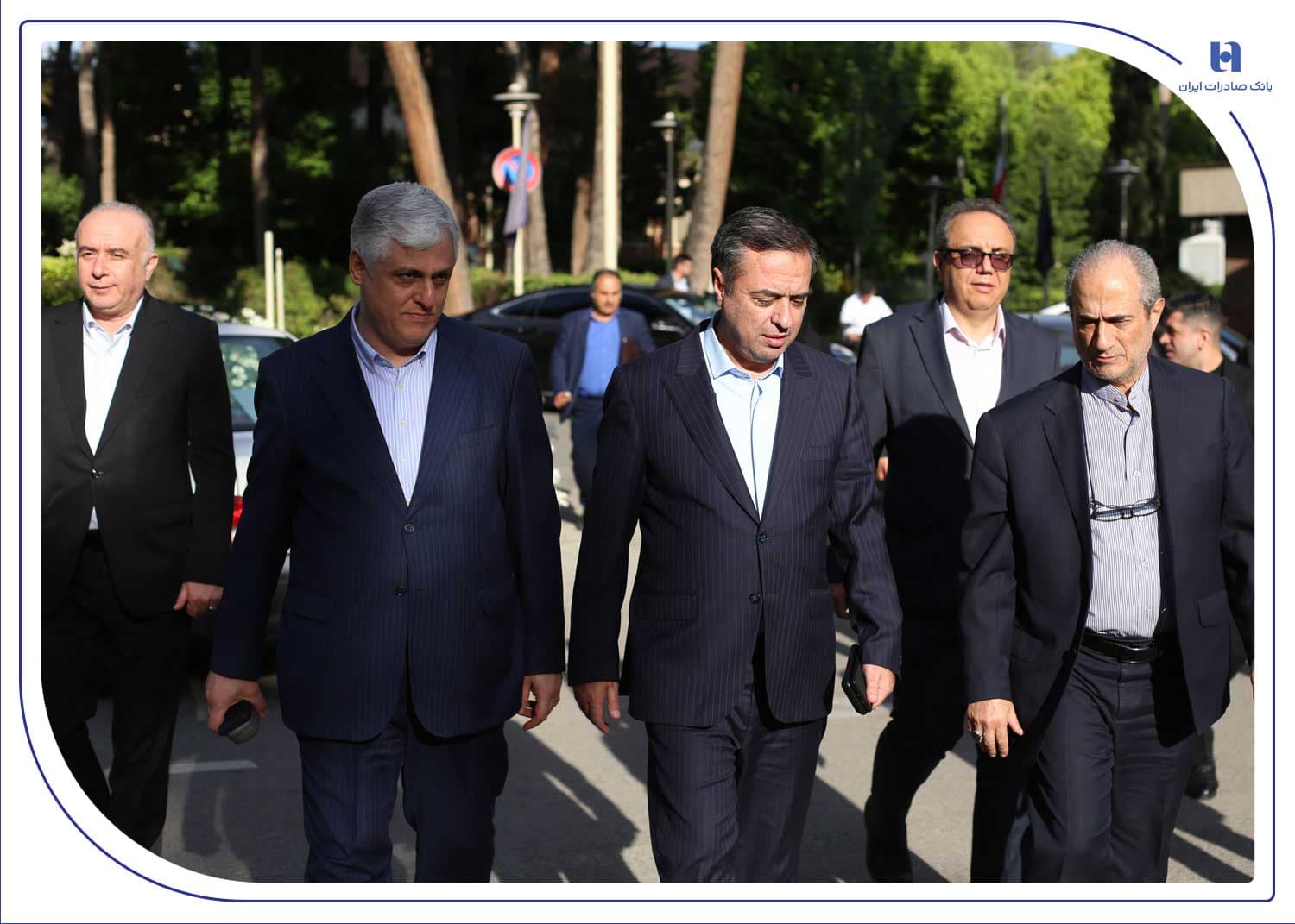 پیشگامی بانک صادرات ایران در بازسازی اکوسیستم دانش‌بنیان؛ حمایت راهبردی از آموزش عالی و پیوند دانشگاه، صنعت و اقتصاد در دوران پساجنگ/ تأکید قربان اسکندری بر توسعه آموزش عالی در دوران پساجنگ با رویکرد حمایت بانکی از اقتصاد دانش‌بنیان و فناوری