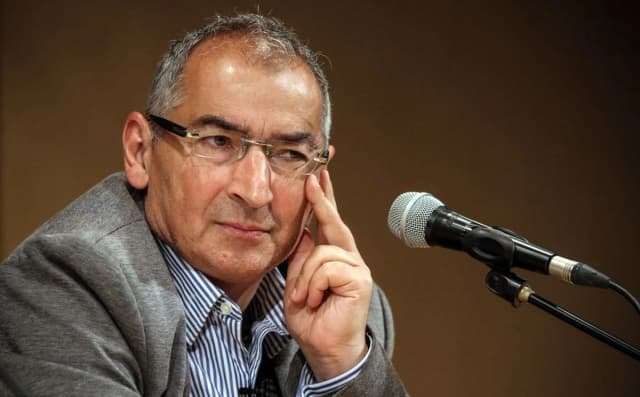 صادق زیباکلام بازداشت شد