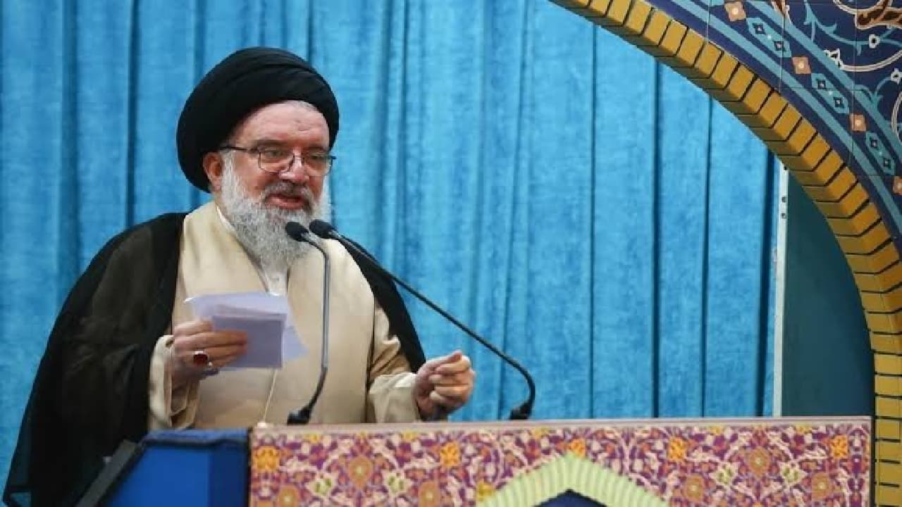 امام جمعه موقت تهران: به فضل خدا تسلیم نخواهیم شد