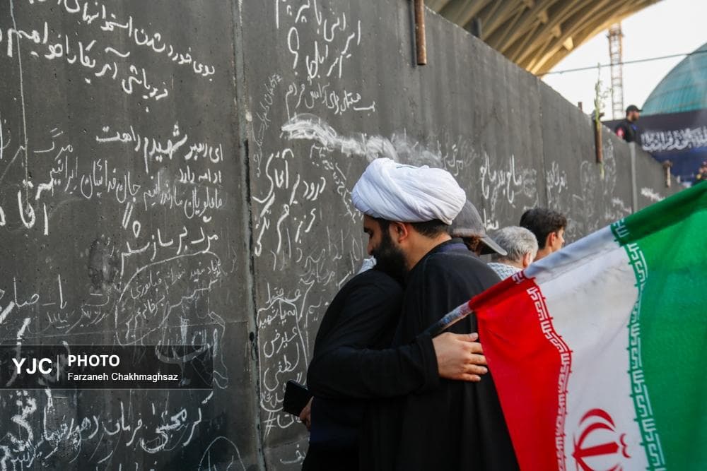 مردم برای رهبر شهید انقلاب می‌نویسند