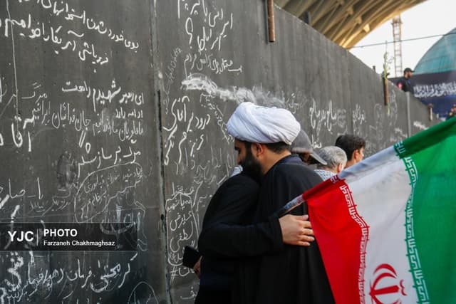 مردم برای رهبر شهید انقلاب می‌نویسند