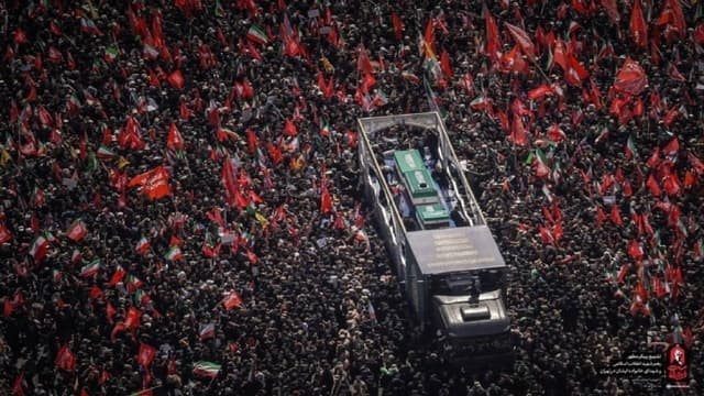 مشارکت ۸ میلیون نفر در مراسم تشییع رهبر در مشهد
