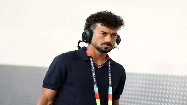 رامین رضاییان در دو راهی سرخ آبی
