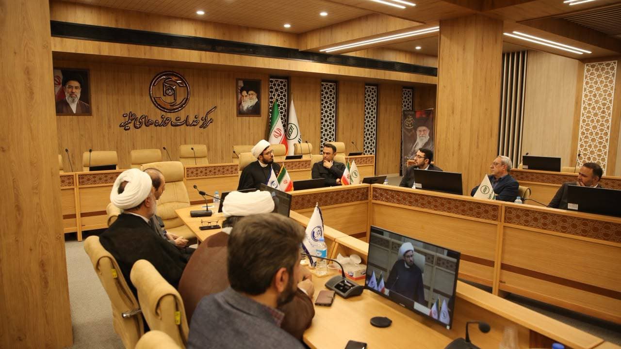 نقش آفرینی راهبردی مدیرعامل بیمه البرز در توسعه بازار این شرکت؛ امضای تفاهم نامه و قرارداد کلان بیمه ای با مرکز خدمات حوزه های علمیه کشور