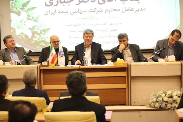 نقش نمایندگان در حفظ ثبات صنعت و ارتقا خدمات بیمه ایران / همافزایی شبکه فروش، تضمین اقتدار و رهبری بزرگترین شرکت بیمه کشور