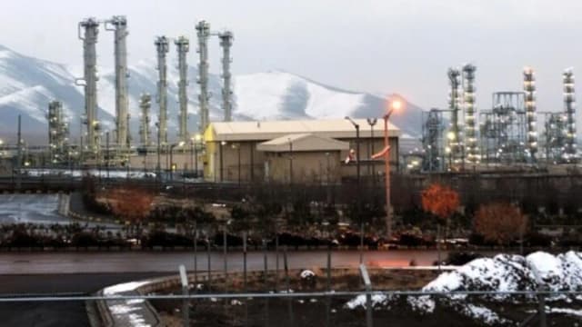 حمله دشمن به کارخانه تولید کیک زرد اردکان یزد/ عدم انتشار مواد پرتوزا