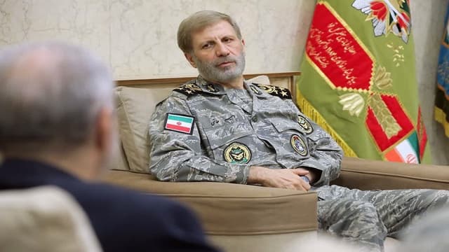 سرلشکر حاتمی: صنعت دفاعی به معنای واقعی کلمه حامی و پشتیبان عرصه نبرد است