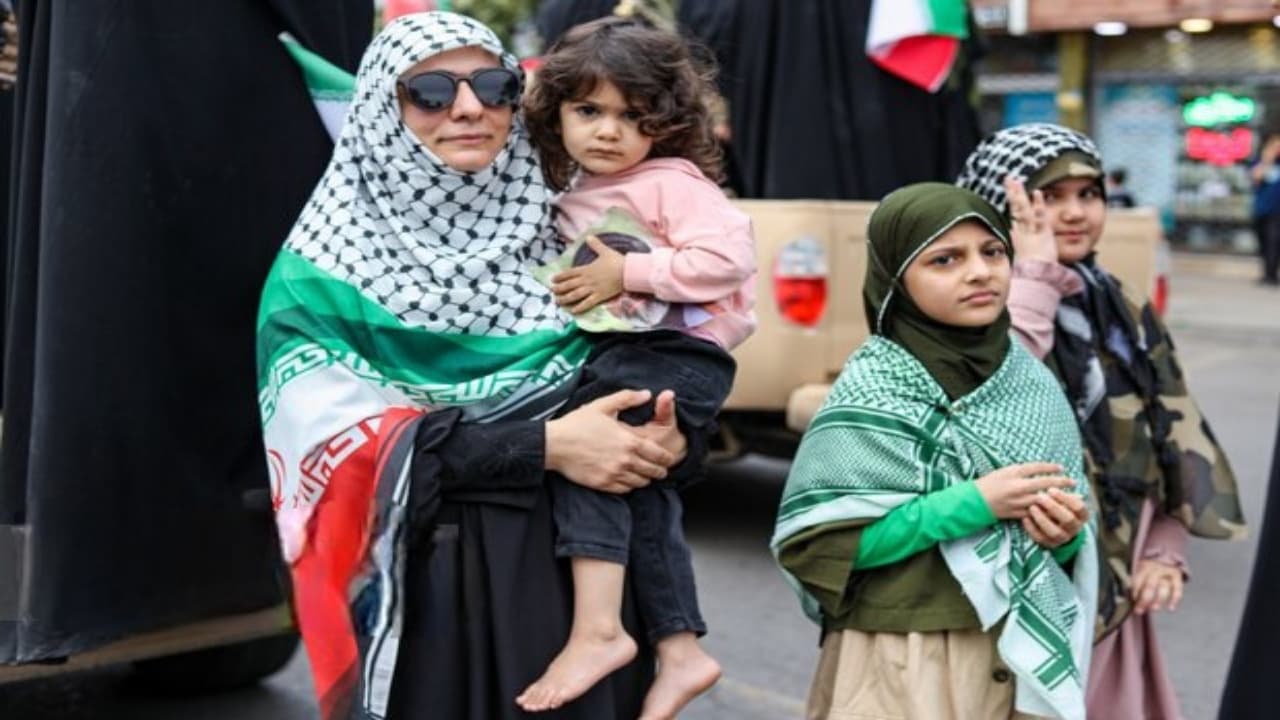 تهران زیر آتش بود اما چراغ یک خانه روشن ماند