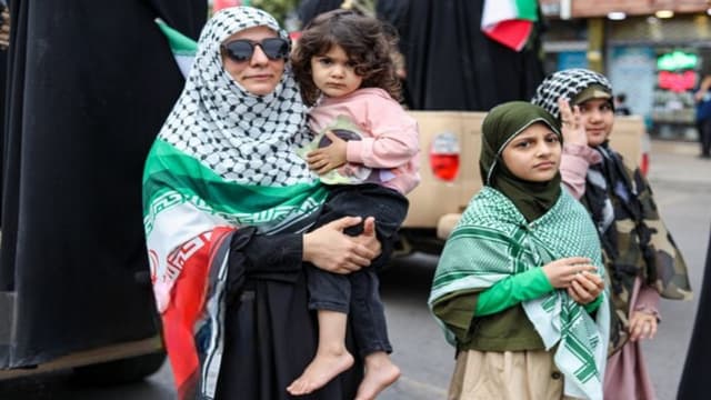 تهران زیر آتش بود اما چراغ یک خانه روشن ماند