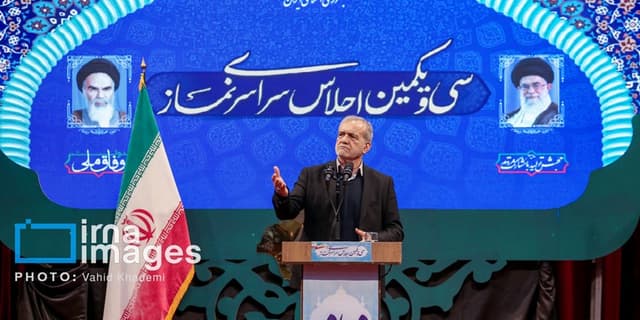 پزشکیان: اقامه نماز غیر از خواندن نماز است/ صراط مستقیم یعنی عمل براساس عدالت و انصاف