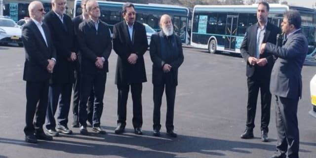 پزشکیان:زمینه استفاده شخصی ازخودروهای برقی فراهم شود