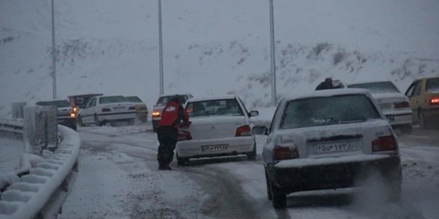 بارش برف و باران در محورهای مواصلاتی ۱۲ استان