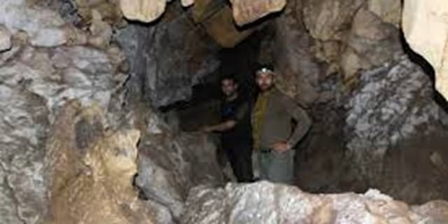 کشف غار در حیاط یک خانه روستایی