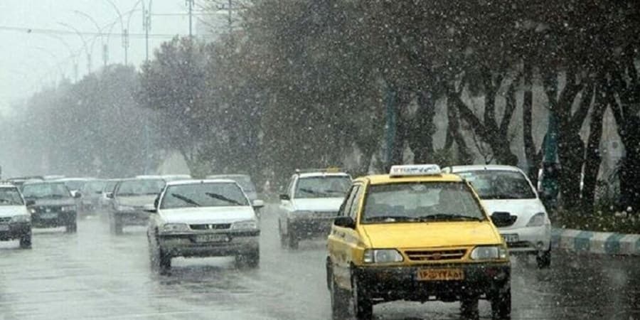 هشدار پلیس: جاده‌های کشور بارانی و برفی است