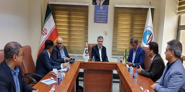 بیمه ایران ایستاده در کنار ملت ایران