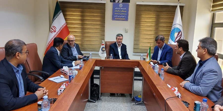 بیمه ایران ایستاده در کنار ملت ایران