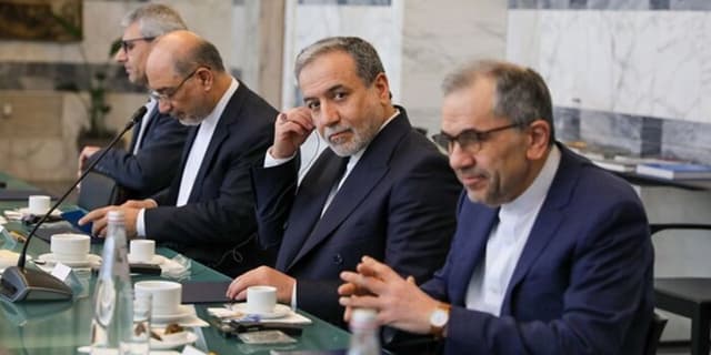 فاصله در دیدگاه‌ها به معنای توقف دیپلماسی نیست