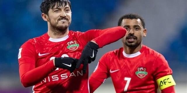 سردار آزمون در امارات ماندنی شد
