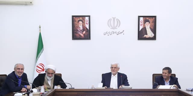عارف: تفسیر از قوانین ریشه فساد است