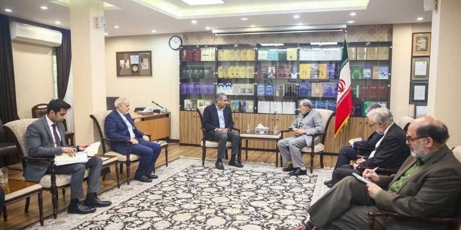ولایتی: به شرط حفظ خطوط قرمز ایران، مخالفتی با مذاکره نداریم