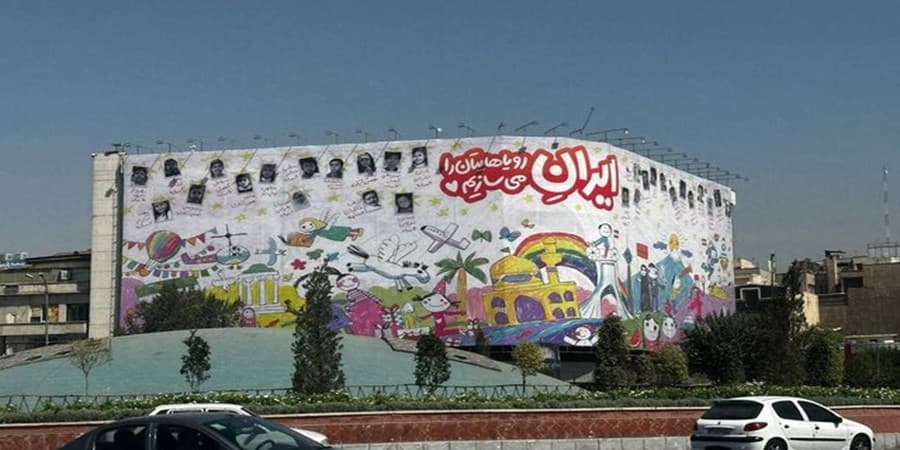 تصاویر کودکان ایرانی جنگ ۱۲روزه روی ابردیواره‌های تهران