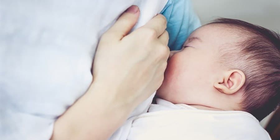 چرا مصرف شیر مادر برای نوزادان ضروری است؟/فواید شیر مادر برای رشد و سلامتی شیرخوار