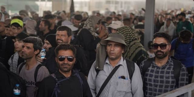حال وهوای مرز مهران در ۳ روز مانده به اربعین/ آمار تردد از ۲ میلیون گذشت/ بازگشت آرام زائران
