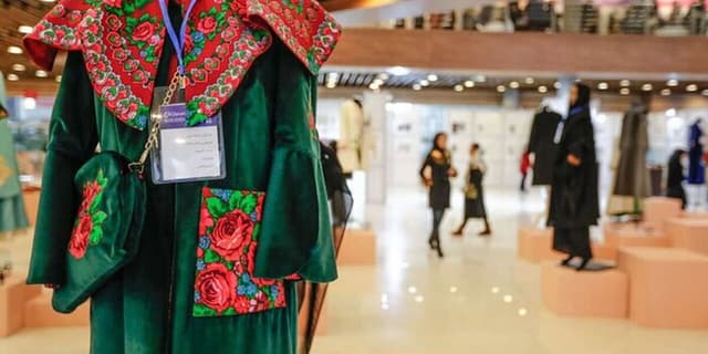 بگذاریم در ایران «صنعت مُد» ایجاد شود/ در طراحی لباس به جامعه نزدیک شویم