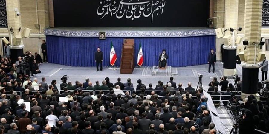 رهبر انقلاب: باید از خدمتگزاران کشور بویژه رئیس جمهور پرکار و پرتلاش حمایت شود