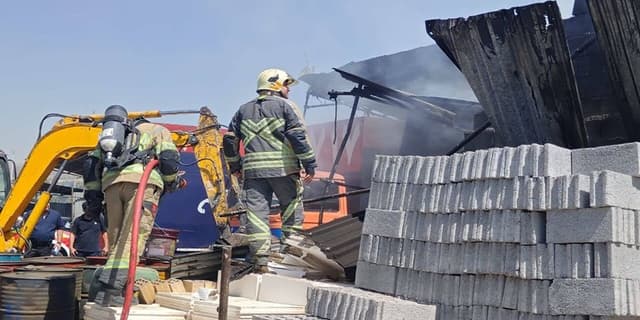آتش‌سوزی انبار کالا در پایتخت؛ مصدوم نداشت