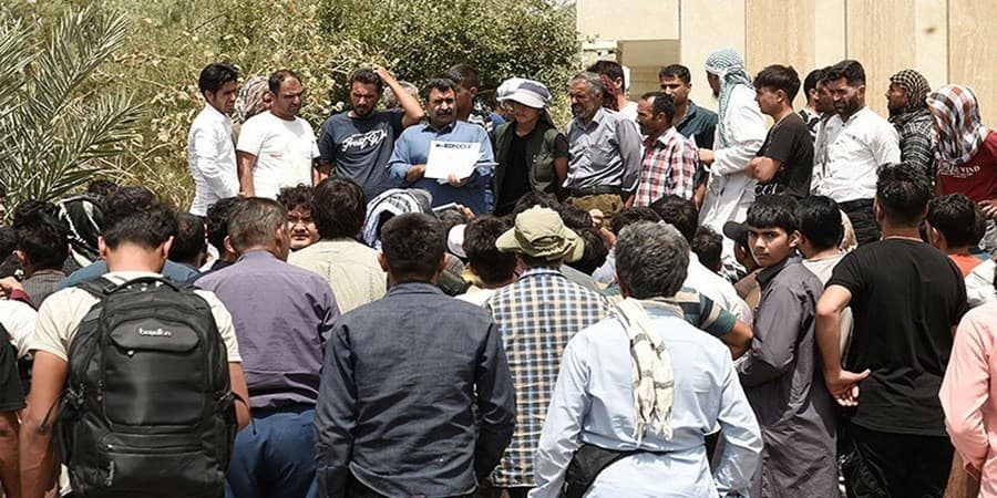 واقعیت تجمع اتباع افغانستان مقابل اداره مهاجرت؛ خودمعرفی برای بازگشت، نه تمدید اقامت