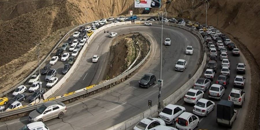 تداوم ترافیک فوق سنگین در جاده چالوس/ مسیرهای جایگزین را انتخاب کنید