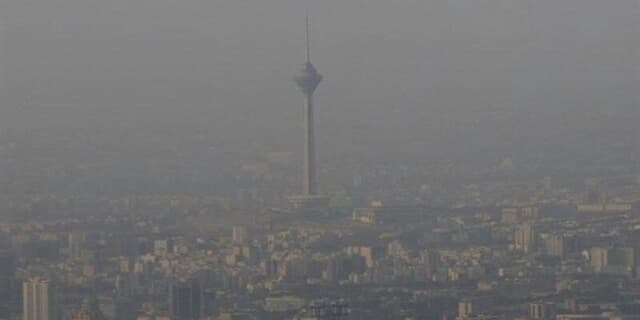 ادامه وضعیت قرمز هوای تهران برای پنجمین روز/ 3 منطقه پایتخت بنفش شد