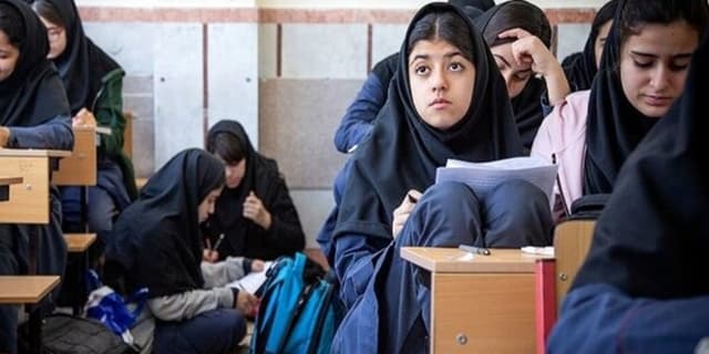 تأکید آموزش و پرورش بر حضوری بودن کلاس‌ها/ آمادگی برای آموزش مجازی در شرایط آلودگی هوا و پخش مدرسه تلویزیونی