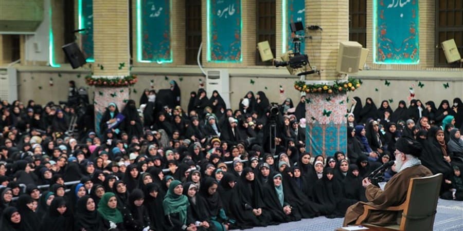 چرا رهبر انقلاب معتقدند که حجاب می‌تواند سبب گرایش زنان غربی به اسلام شود؟