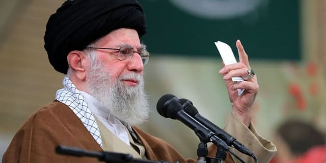 امام خامنه‌ای: حوزه علمیه مشهد مدیون آیت‌الله میلانی است