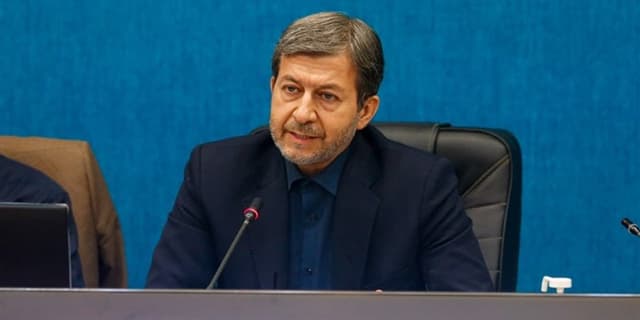 انتقاد استاندار اصفهان از مدیران پروازی غیربومی در پالایشگاه