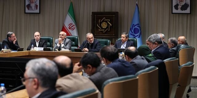دستور مهم پزشکیان برای رفع موانع اجرایی تفویض اختیارات استانداران مرزی