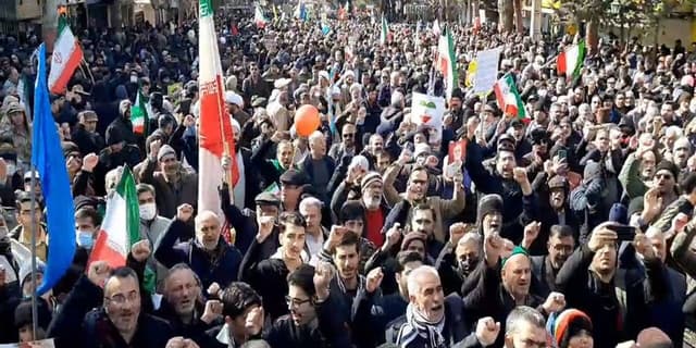 قطعنامه پایانی: حضور پرشکوه در راهپیمایی 22 بهمن پیام وحدت و عزت است